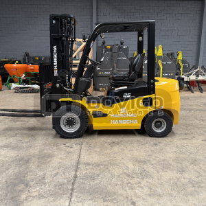 Empilhadeira (nova) Marca: Hangcha Modelo: CPCD 25 A2 a diesel Triplex capacidade para 2.500 KG e elevação de 4700 mm