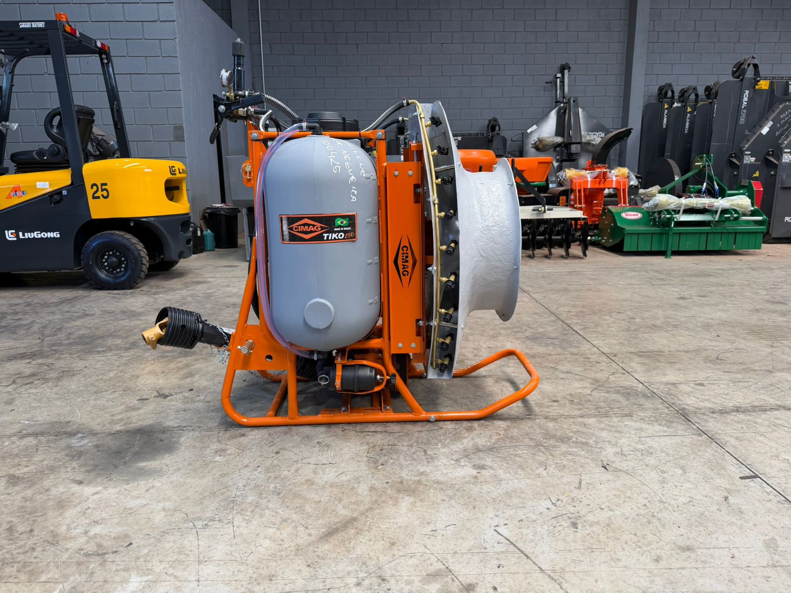 Pulverizador/Atomizador hidráulico, (novo) Marca: Cimag modelo: ATM 250, turbina ,reservatório com capacidade para 250 Litros