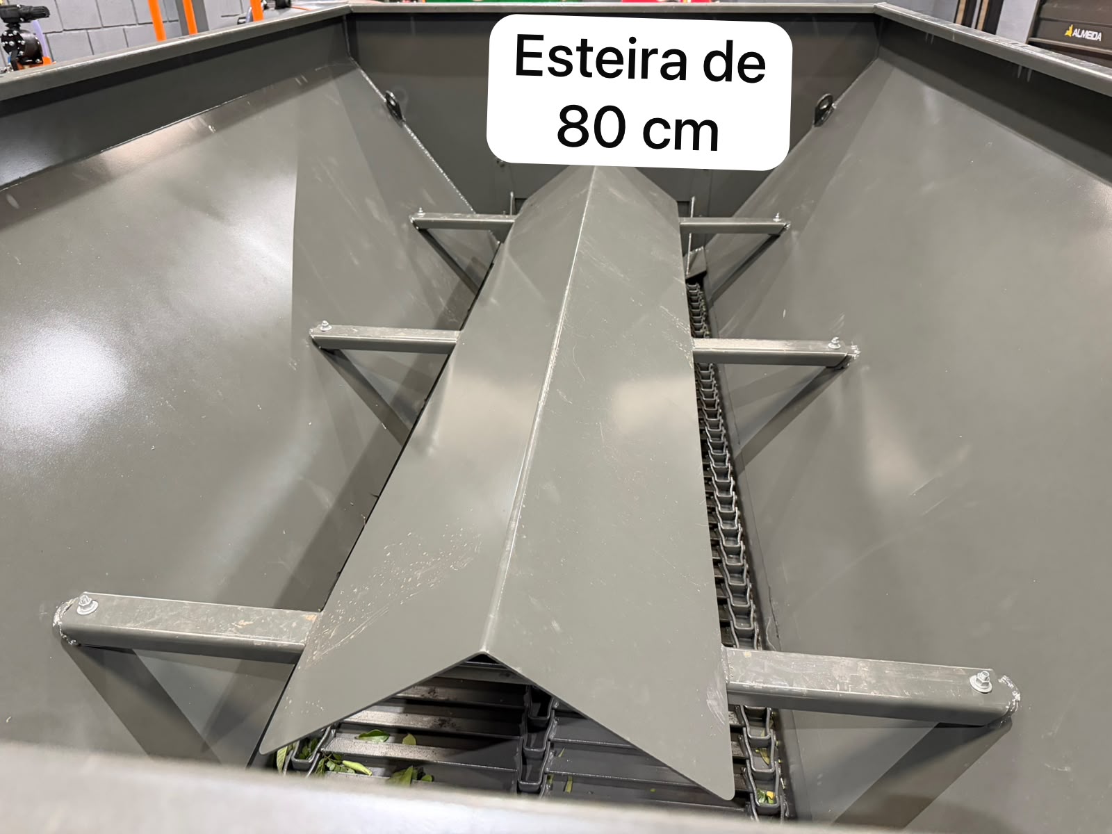 Distribuidor de Calcário, adubo, Fertilizantes e composto orgânico-Marca :Almeida/Pro Teclancer 8.0 para 8.000KG equipamento ( novo) - Imagem 15