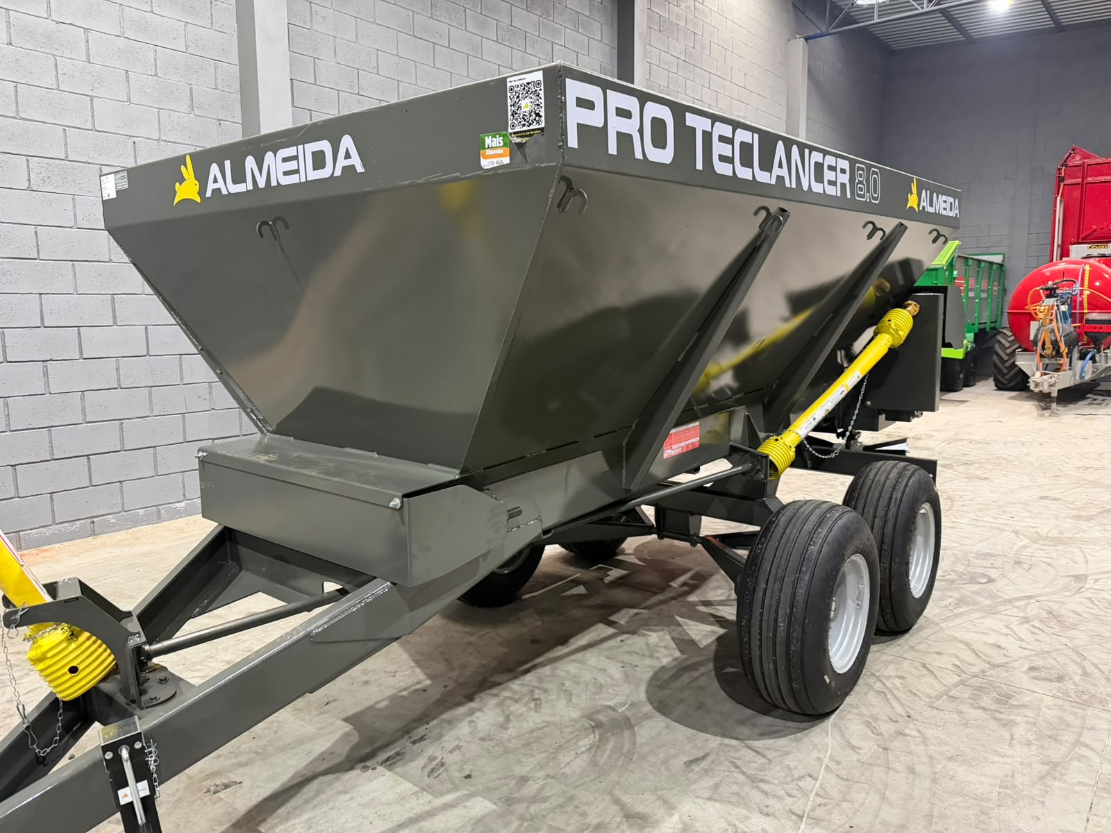 Distribuidor de Calcário, adubo, Fertilizantes e composto orgânico-Marca :Almeida/Pro Teclancer 8.0 para 8.000KG equipamento ( novo) - Imagem 5