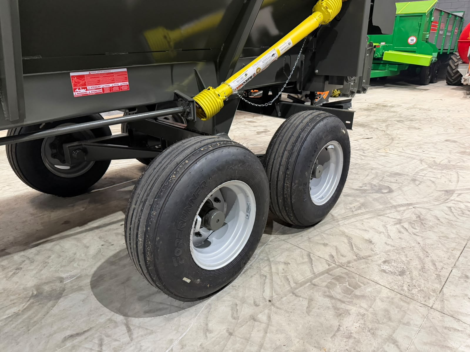 Distribuidor de Calcário, adubo, Fertilizantes e composto orgânico-Marca :Almeida/Pro Teclancer 8.0 para 8.000KG equipamento ( novo) - Imagem 8