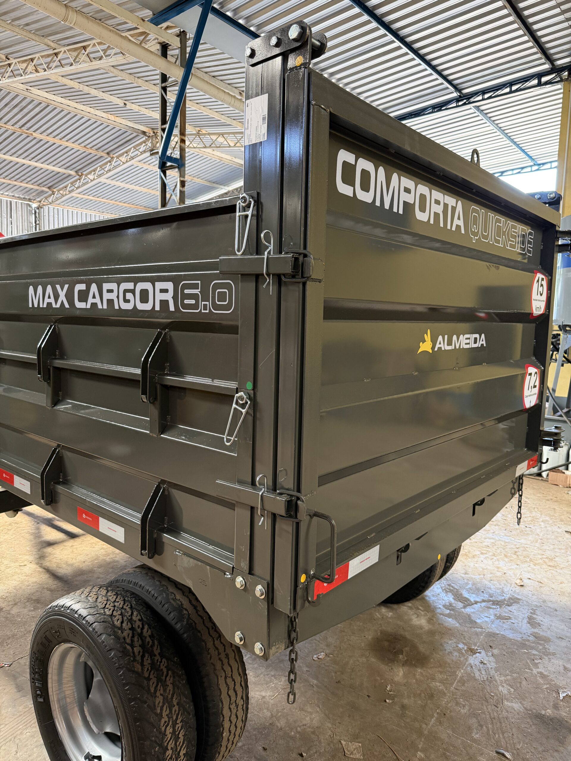 Carreta Agrícola Metálica Marca: Almeida Modelo: MAX CARGOR 6.0 capacidade para 7.2 toneladas e 6 m cúbicos , 2 eixos/6 rodas modelo: Basculante hidráulica no pistão equipamento (novo ) - Imagem 10