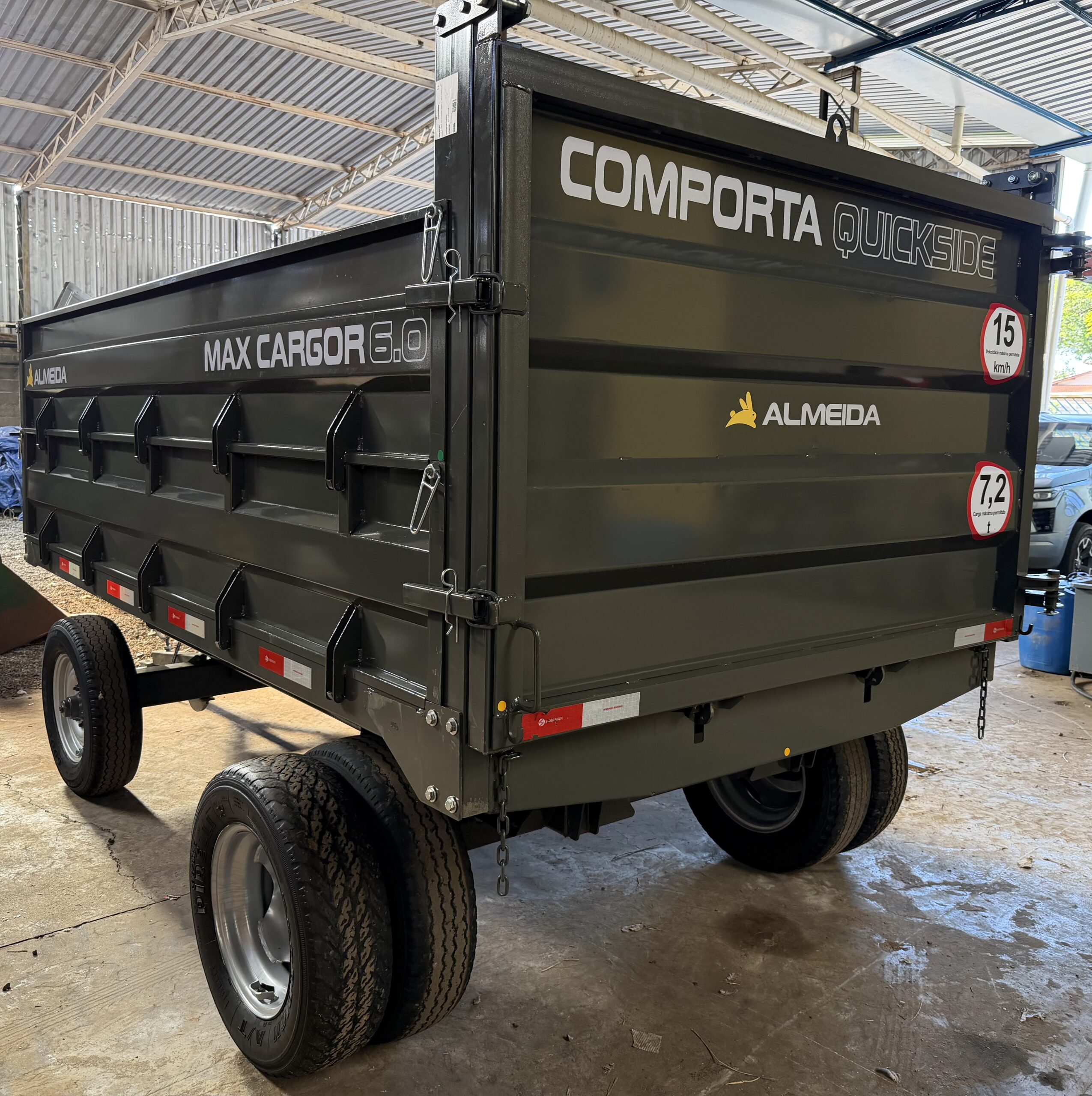 Carreta Agrícola Metálica Marca: Almeida Modelo: MAX CARGOR 6.0 capacidade para 7.2 toneladas e 6 m cúbicos , 2 eixos/6 rodas modelo: Basculante hidráulica no pistão equipamento (novo ) - Imagem 9