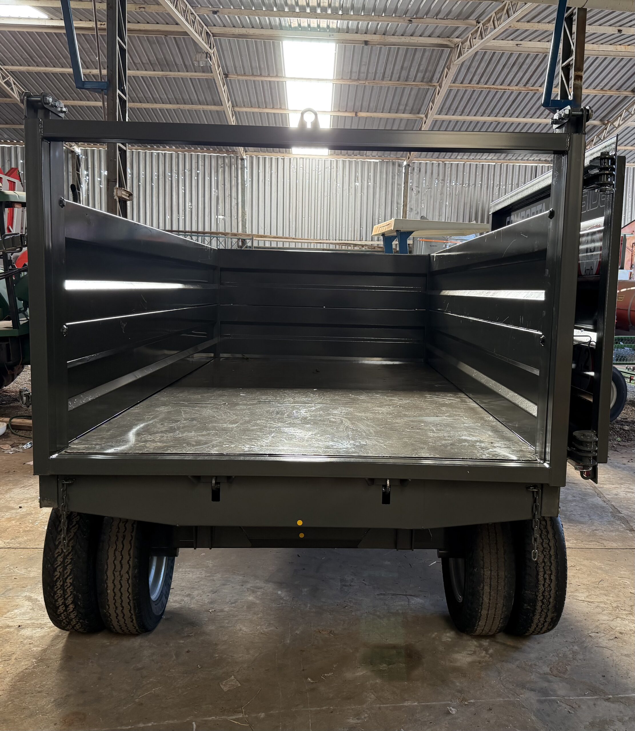 Carreta Agrícola Metálica Marca: Almeida Modelo: MAX CARGOR 6.0 capacidade para 7.2 toneladas e 6 m cúbicos , 2 eixos/6 rodas modelo: Basculante hidráulica no pistão equipamento (novo ) - Imagem 20