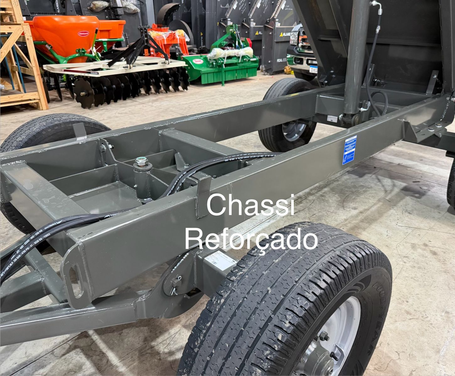 Carreta Agrícola Metálica Marca: Almeida Modelo: MAX CARGOR 6.0 capacidade para 7.2 toneladas e 6 m cúbicos , 2 eixos/6 rodas modelo: Basculante hidráulica no pistão equipamento (novo ) - Imagem 21