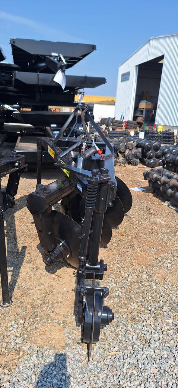 ARADO REVERSÍVEL Marca: SANTA IZABEL (novo) com reversão hidráulica por pistão, Modelo: ESH de 4 discos de 28 polegadas - Imagem 5