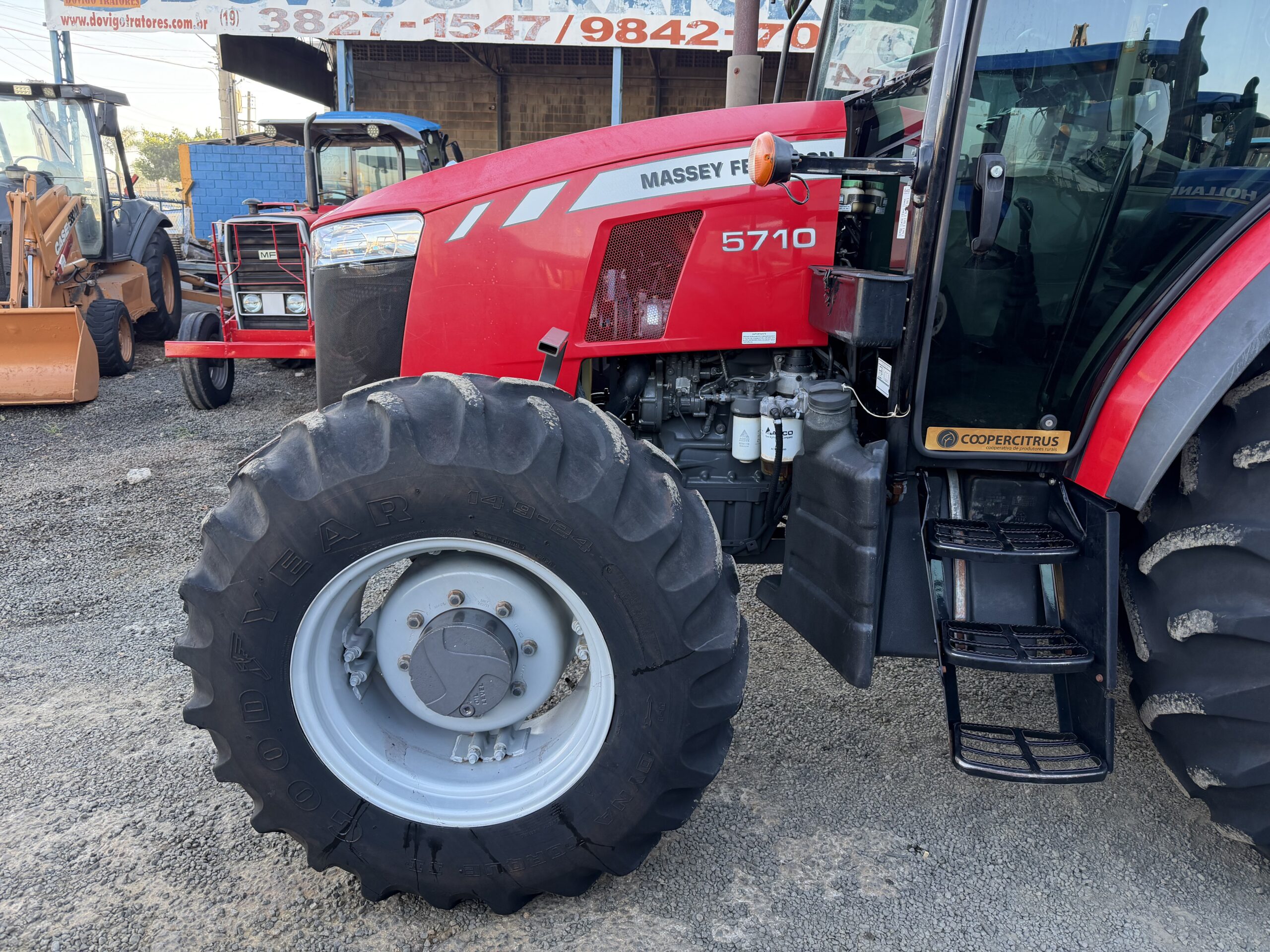 Massey Ferguson 5710 4x4 Ano 2020 Cabinado de Fábrica, com Reversor de marchas eletro-hidráulico - Imagem 3
