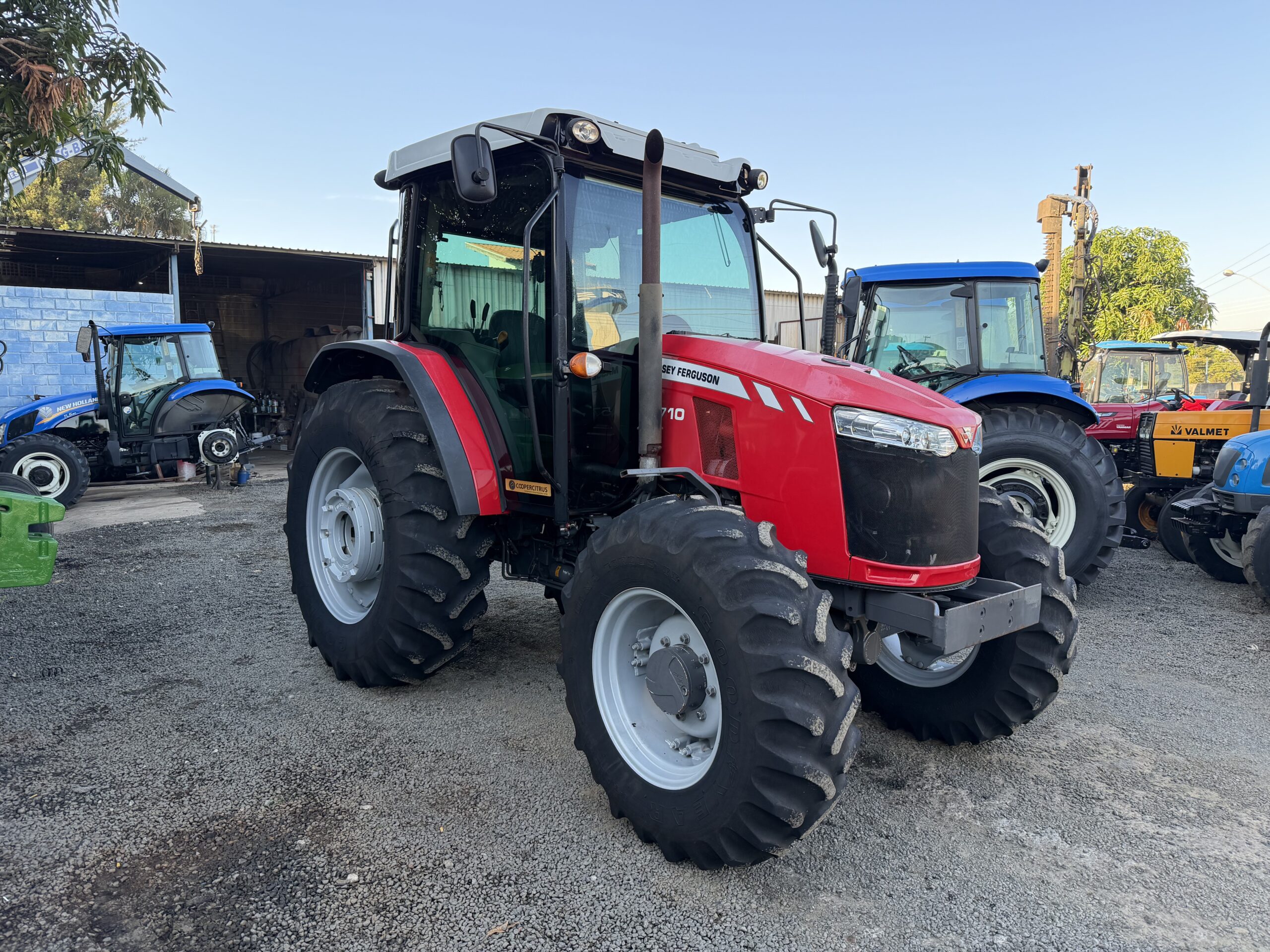 Massey Ferguson 5710 4x4 Ano 2020 Cabinado de Fábrica, com Reversor de marchas eletro-hidráulico - Imagem 5