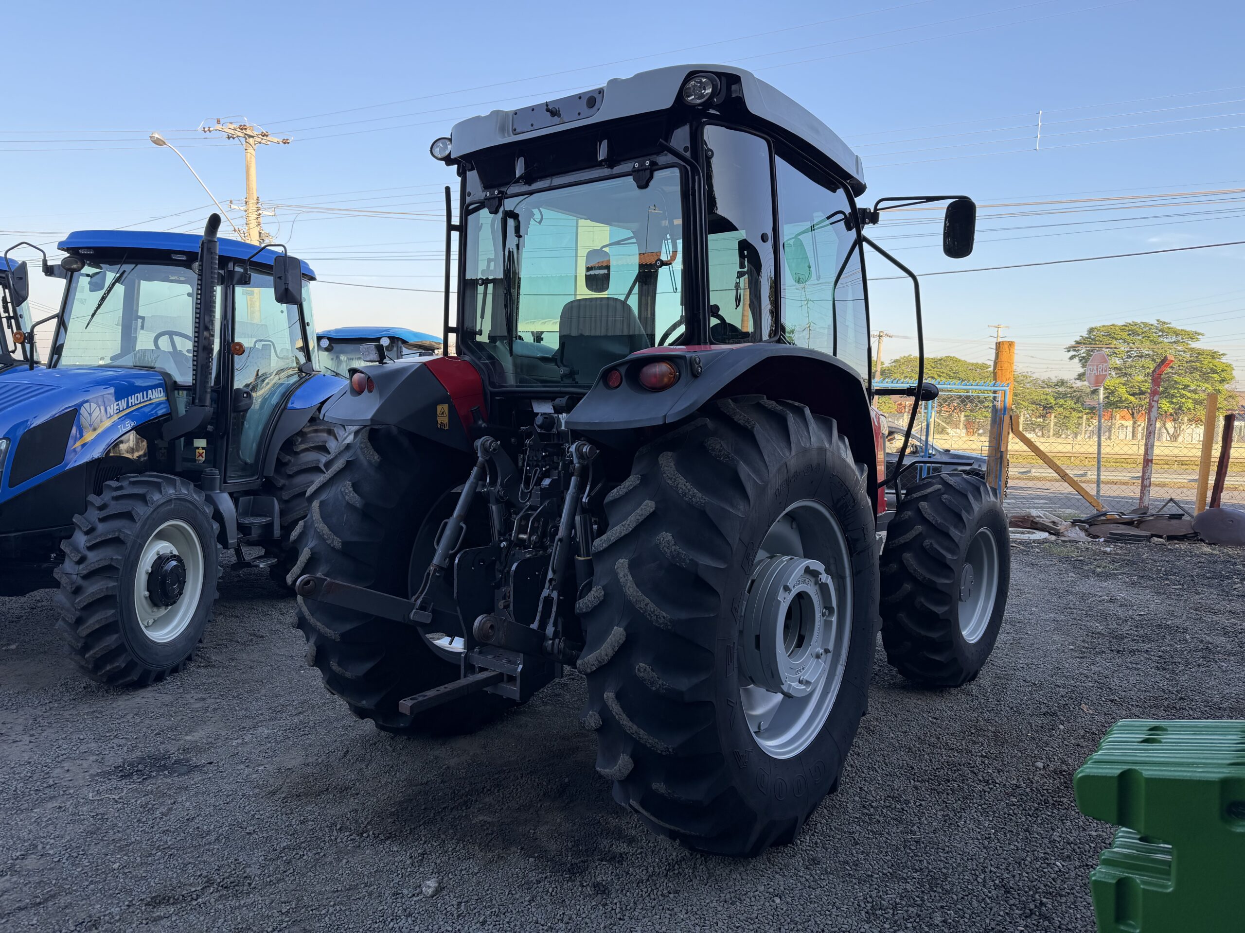 Massey Ferguson 5710 4x4 Ano 2020 Cabinado de Fábrica, com Reversor de marchas eletro-hidráulico - Imagem 6