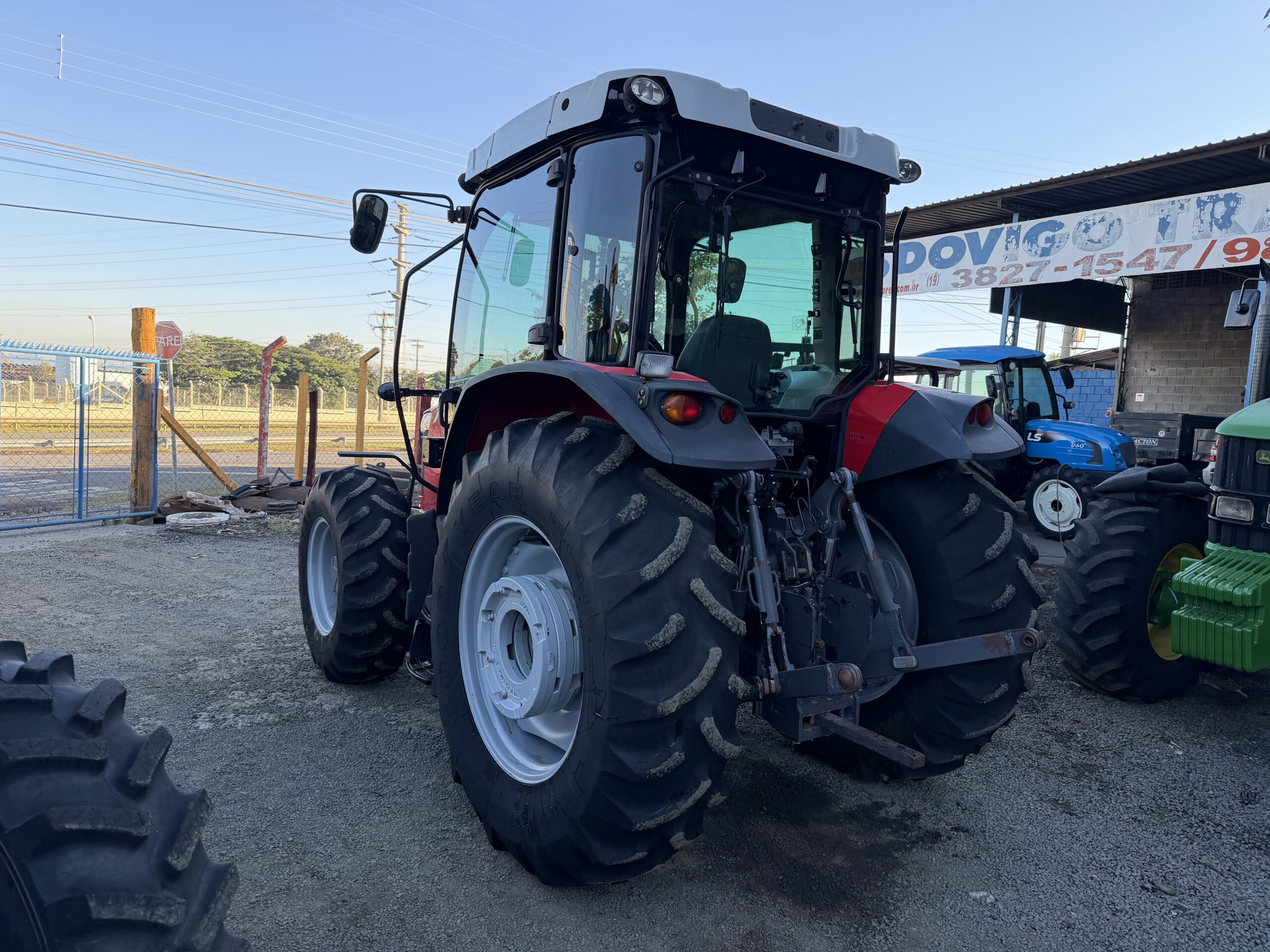 Massey Ferguson 5710 4x4 Ano 2020 Cabinado de Fábrica, com Reversor de marchas eletro-hidráulico - Imagem 7