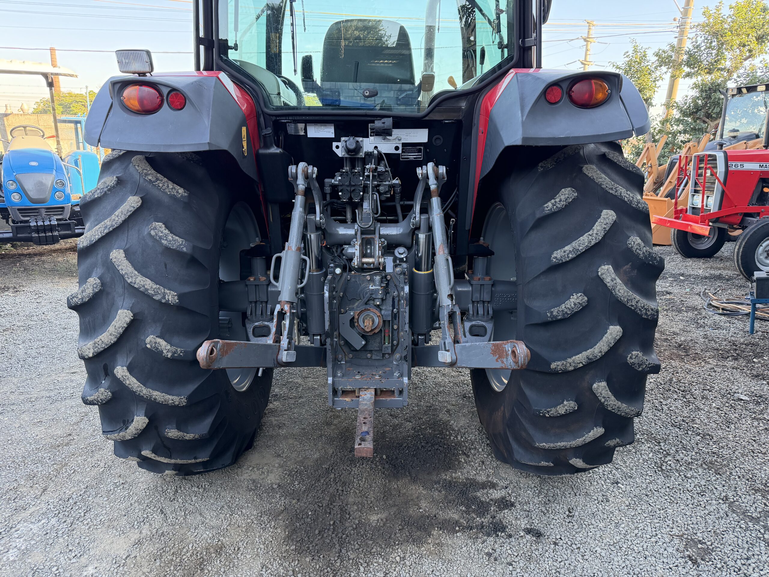 Massey Ferguson 5710 4x4 Ano 2020 Cabinado de Fábrica, com Reversor de marchas eletro-hidráulico - Imagem 9