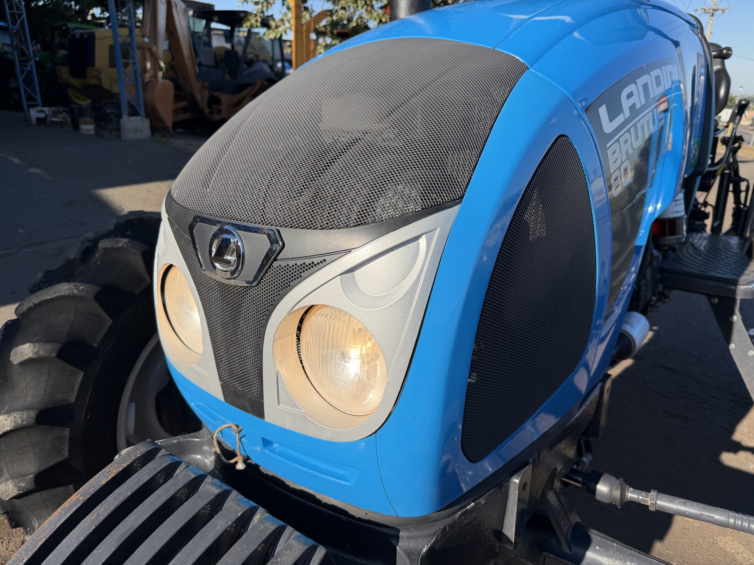 LANDINI BRUTUS 80 4x4 Ano 2023 com redutor de velocidade e Reversor de marchas - Imagem 8