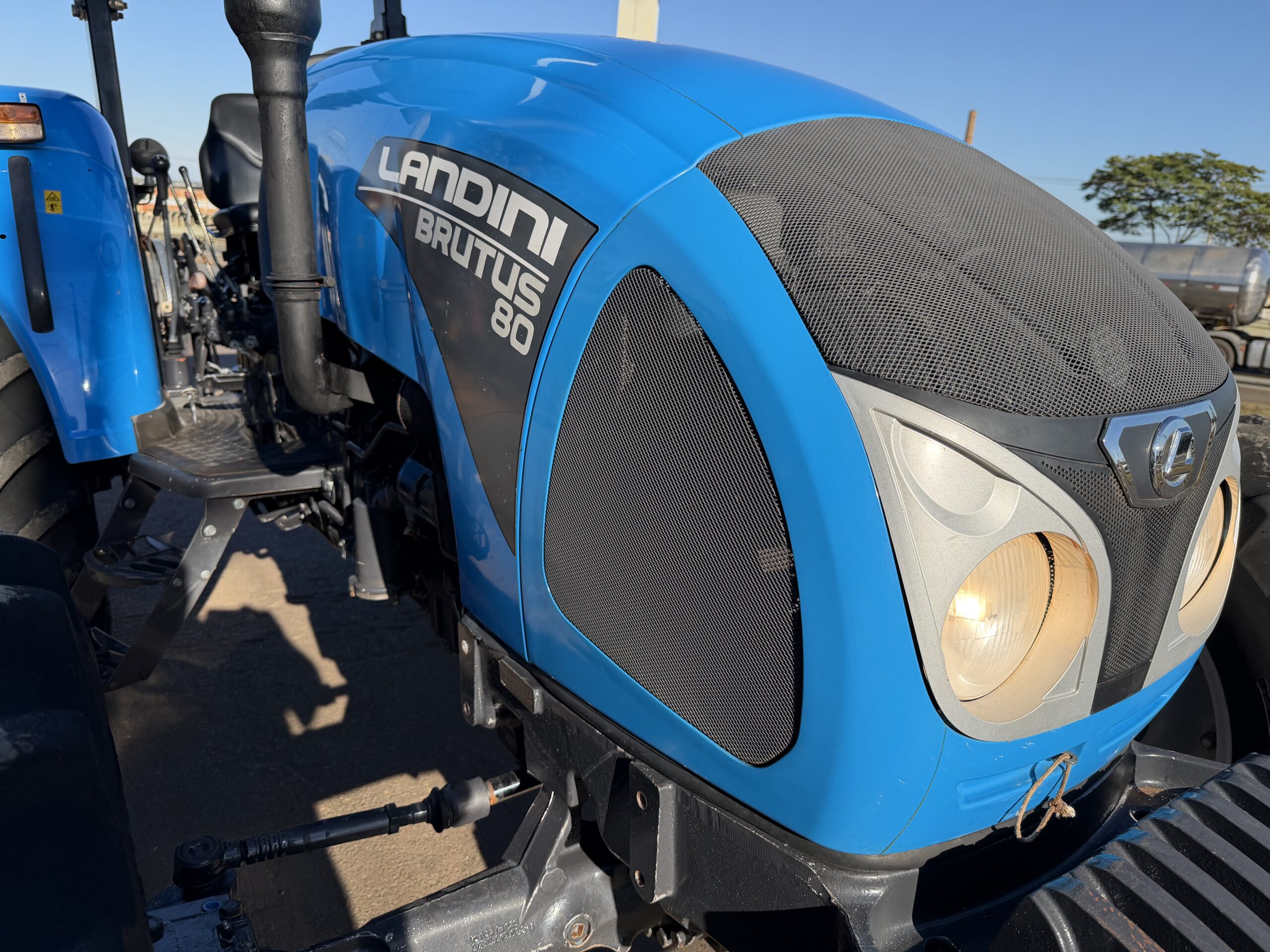 LANDINI BRUTUS 80 4x4 Ano 2023 com redutor de velocidade e Reversor de marchas - Imagem 7