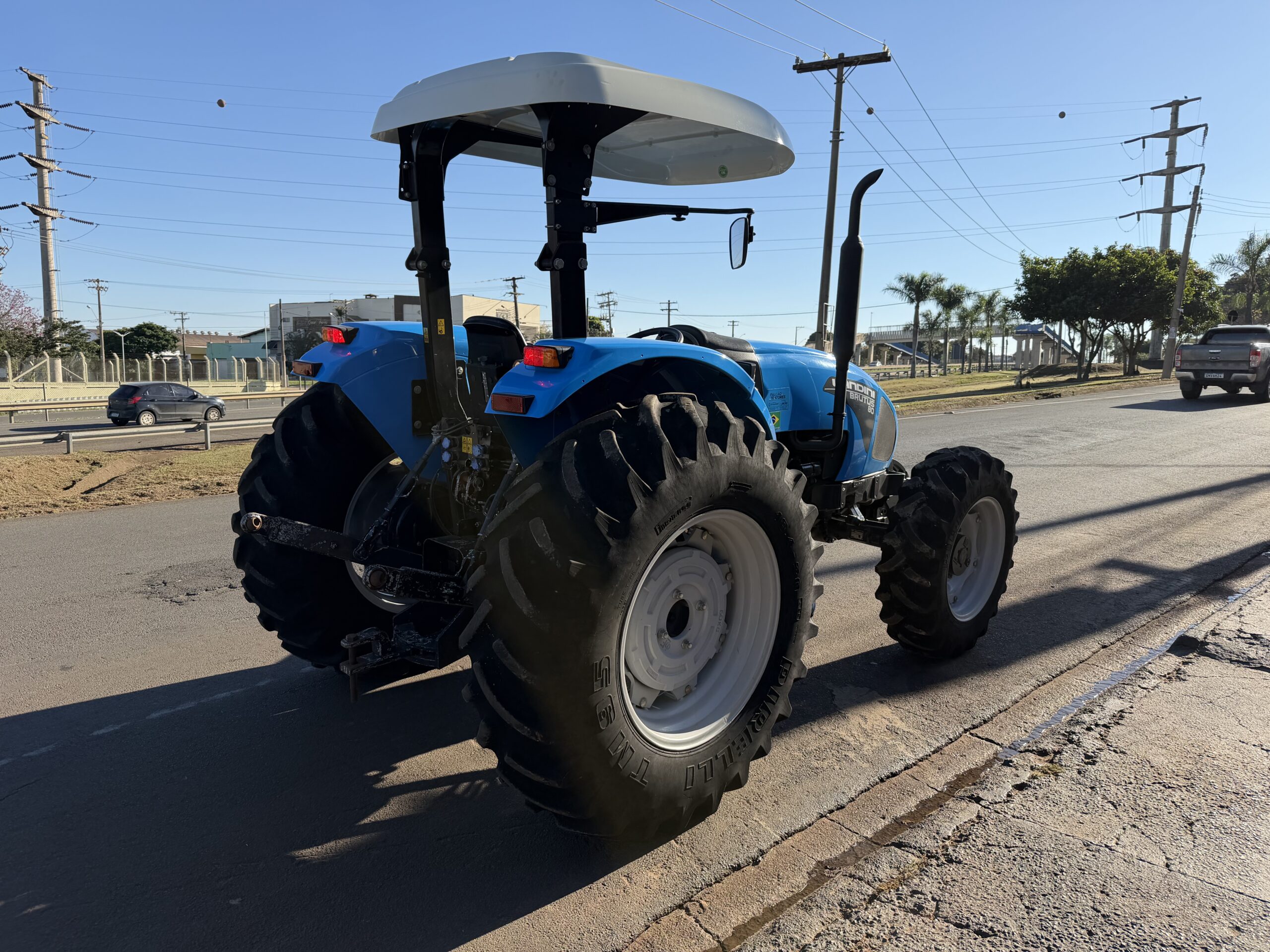 LANDINI BRUTUS 80 4x4 Ano 2023 com redutor de velocidade e Reversor de marchas - Imagem 17