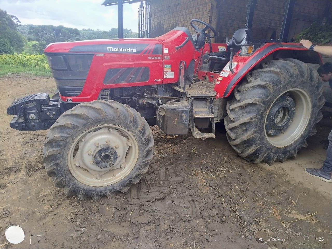 Mahindra 6065 4x4 Ano 2023 com redutor e Reversor apenas 1084 horas - Imagem 2