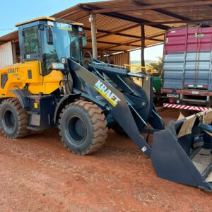 Pá Carregadeira (nova) Marca: KRAFT Modelo: K930 4x4 linha Premiun, Ano: 2026, Cabinada de fábrica com ar condicionado.