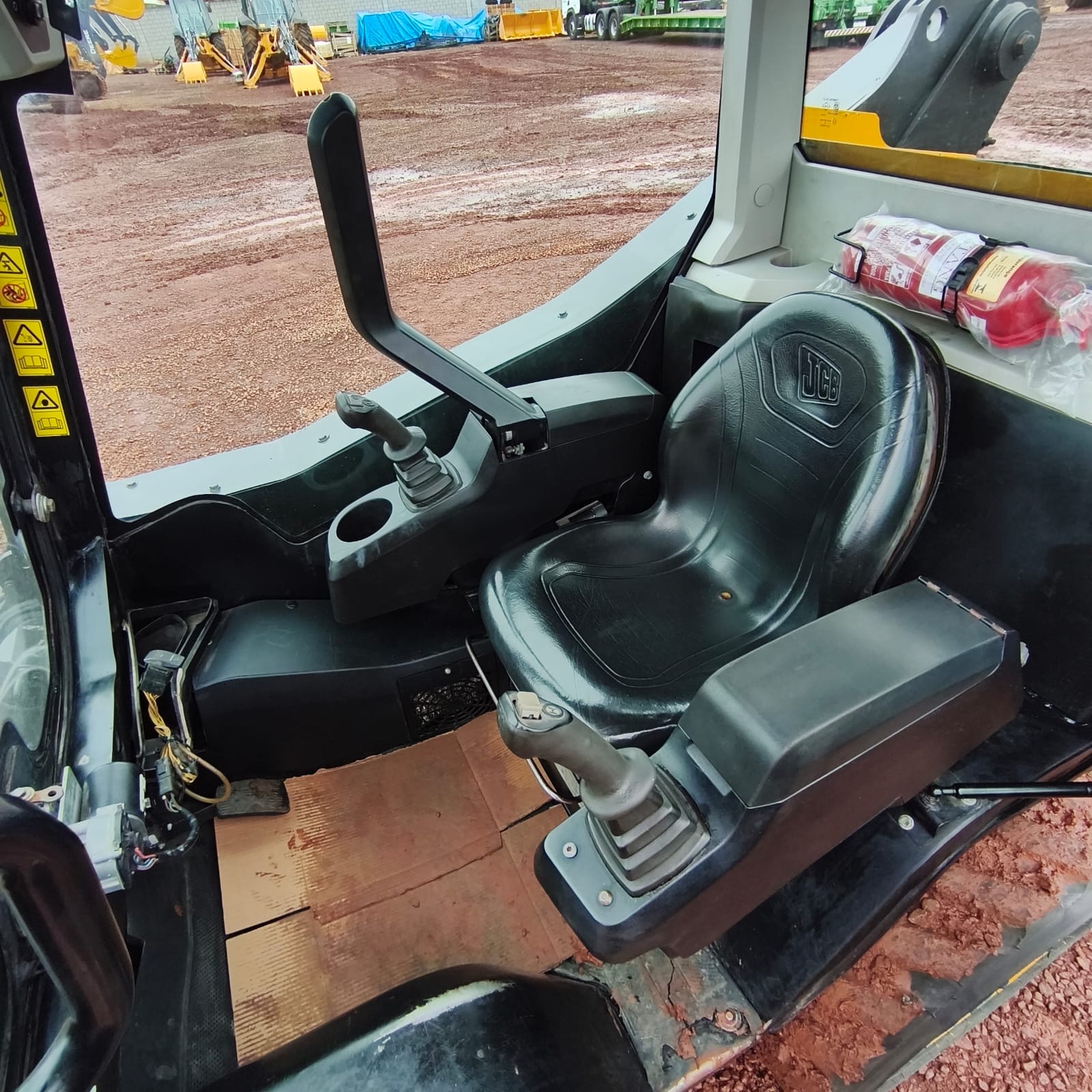MiniCarregadeira/Bobcat Marca: JCB Modelo: 190 Ano 2020 Cabinada com ar condicionado - Imagem 7