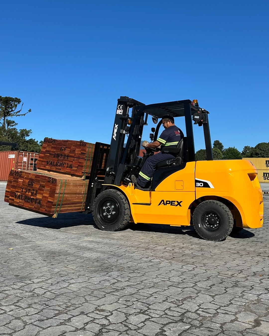 Empilhadeira duplex (nova) , Marca: APEX Modelo: Apex 30D para 3.0 ton ,com torre de 3.50 m e motor a diesel . - Imagem 7