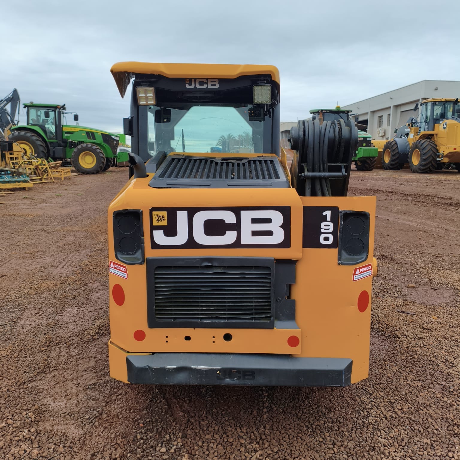 MiniCarregadeira/Bobcat Marca: JCB Modelo: 190 Ano 2020 Cabinada com ar condicionado - Imagem 5
