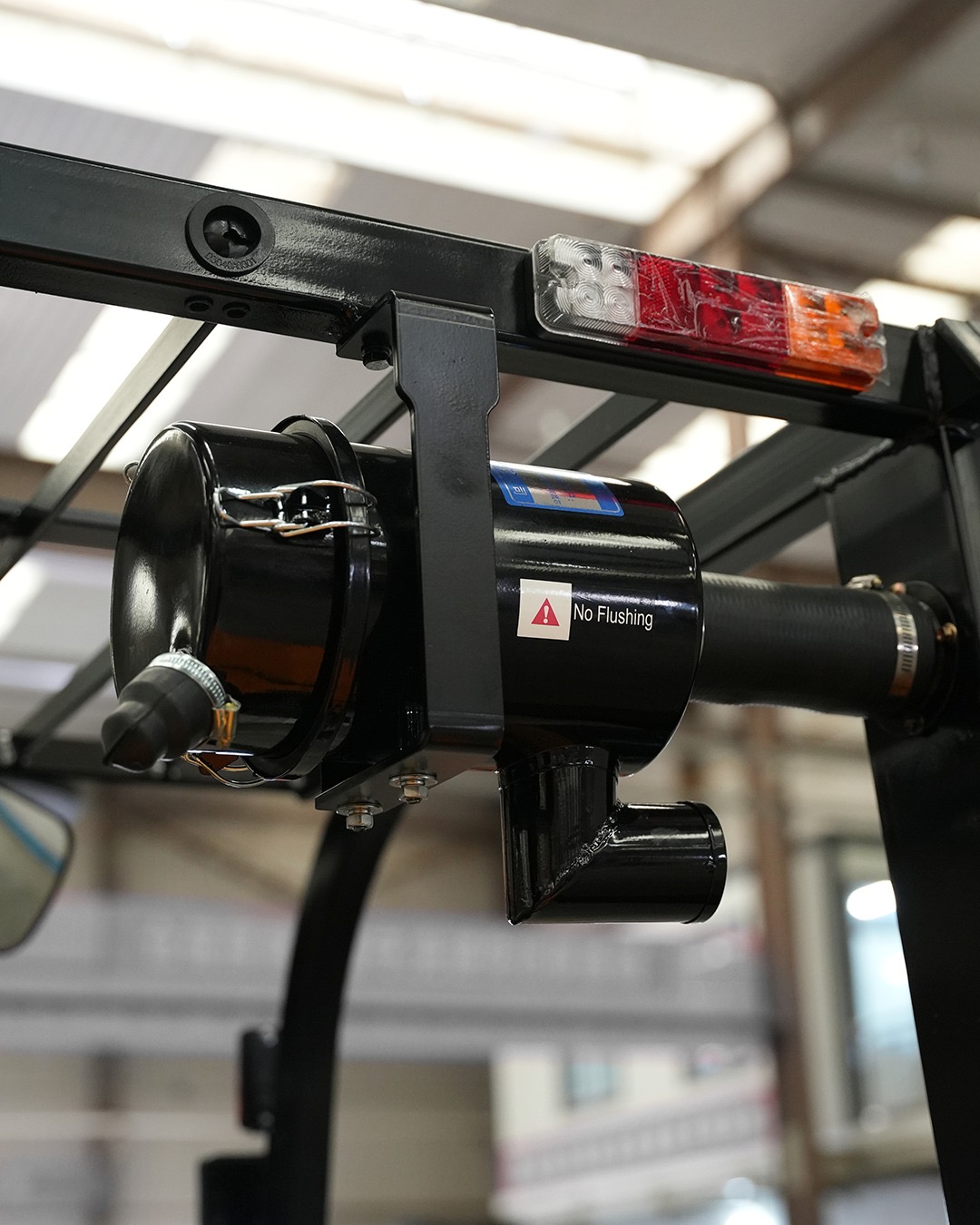 Empilhadeira duplex (nova) , Marca: APEX Modelo: Apex 30D para 3.0 ton ,com torre de 3.50 m e motor a diesel . - Imagem 8