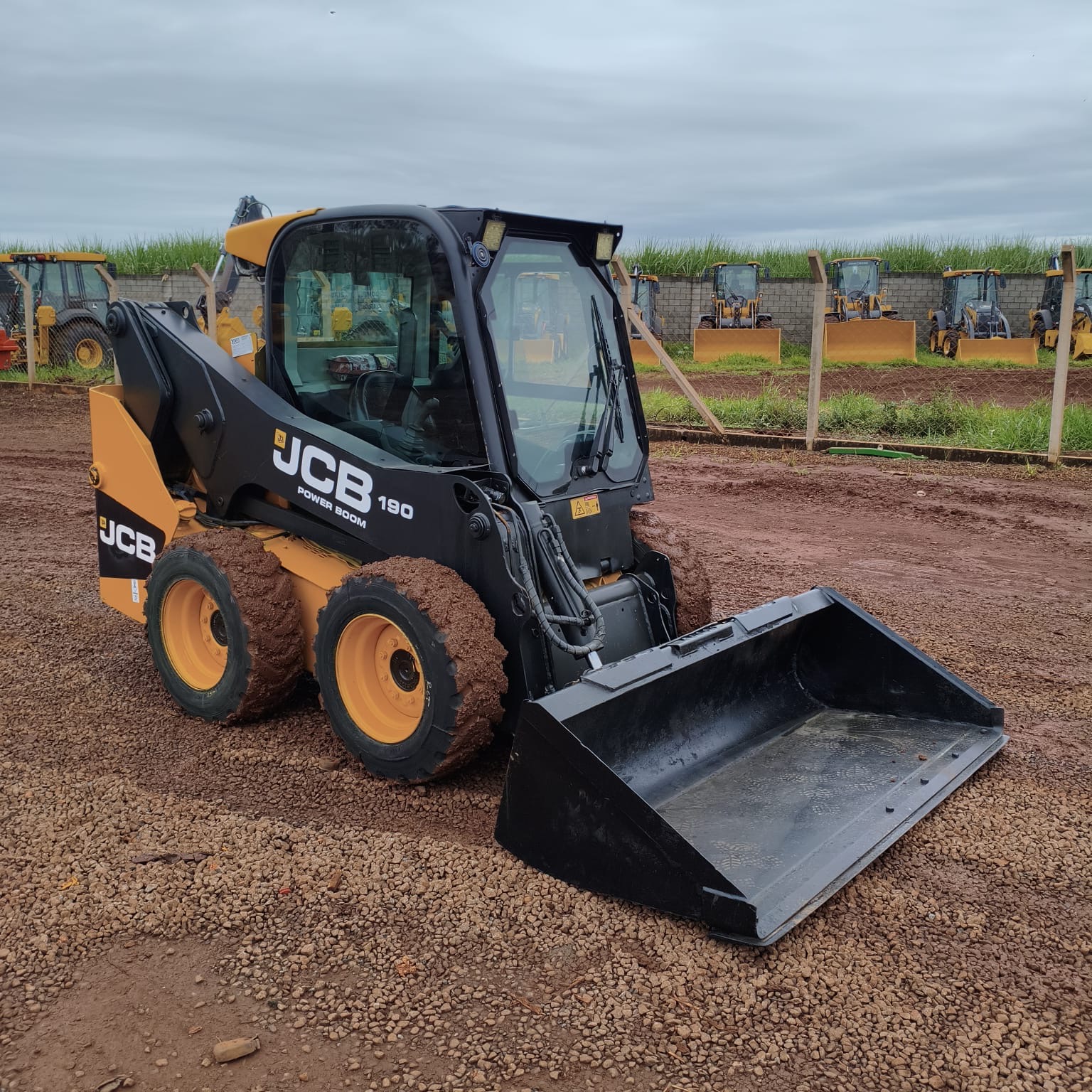 MiniCarregadeira/Bobcat Marca: JCB Modelo: 190 Ano 2020 Cabinada com ar condicionado