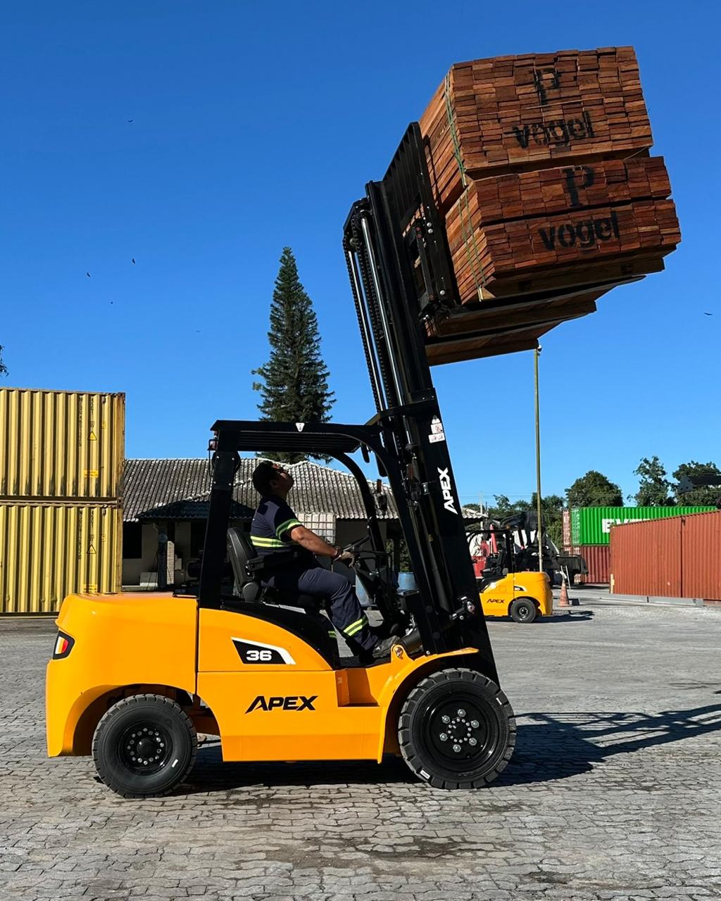 Empilhadeira duplex (nova) , Marca: APEX Modelo: Apex 36D para 3.6 ton ,com torre de 3.50 m e motor a diesel - Imagem 5