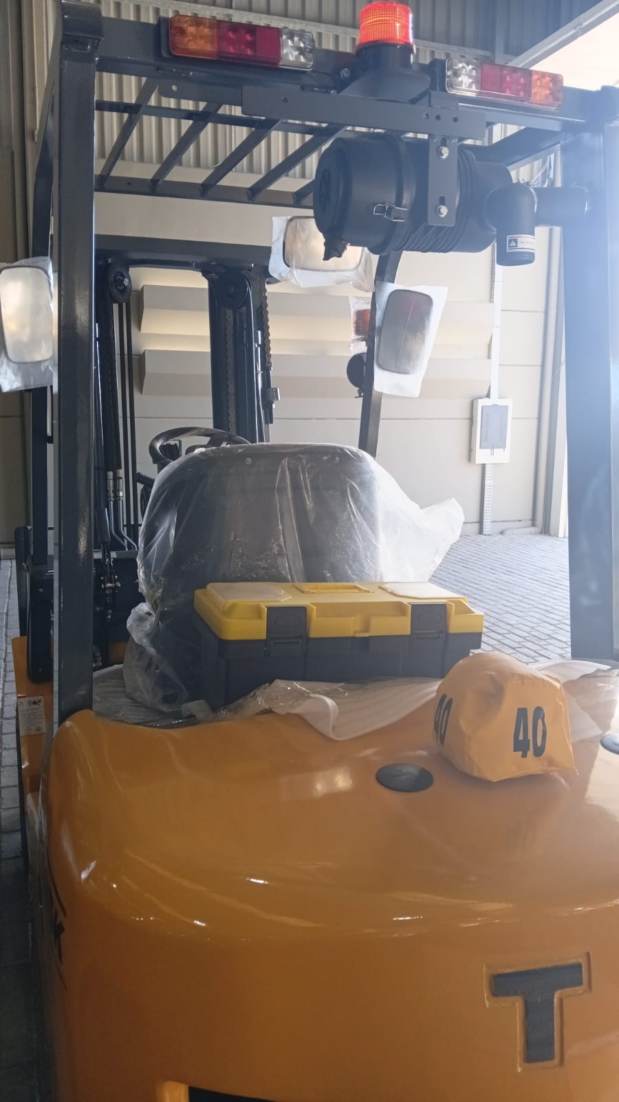 Empilhadeira duplex (nova) , Marca: TLM Modelo: TLC 25D para 2.5 ton ,com torre de 3.50 m e motor a diesel . - Imagem 7