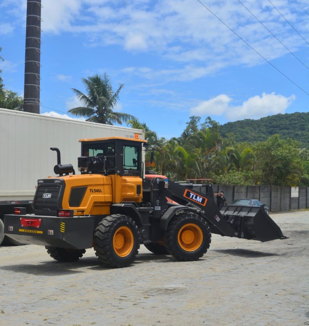 Pá Carregadeira (nova) Marca: TLM Modelo: 946L 4x4 linha Premiun, Ano: 2026, Cabinada de fábrica com ar condicionado - Imagem 7