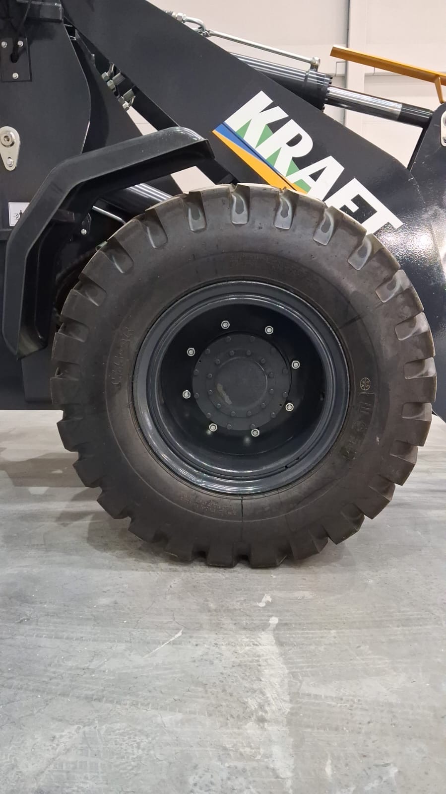 Pá Carregadeira (nova) Marca: KRAFT Modelo: K940 4x4 linha Premiun, Ano: 2026, Cabinada de fábrica com ar condicionado - Imagem 4