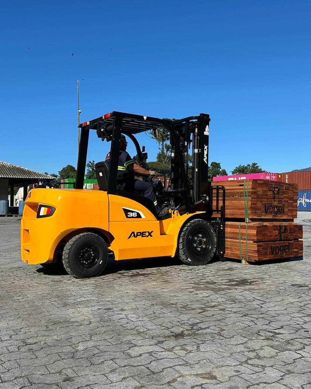 Empilhadeira duplex (nova) , Marca: APEX Modelo: Apex 36D para 3.6 ton ,com torre de 3.50 m e motor a diesel - Imagem 4