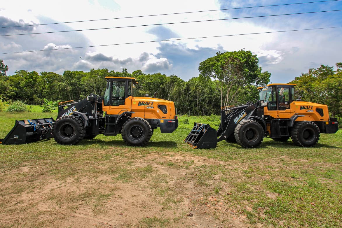 Pá Carregadeira (nova) Marca: KRAFT Modelo: K940S 4x4 linha Premiun, Ano: 2026, Cabinada de fábrica com ar condicionado. - Imagem 4