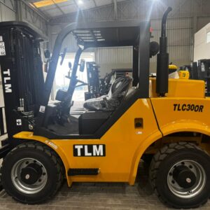 Empilhadeira OFF ROAD tração: 4x4, (nova) triplex , diesel, Marca: TLM Modelo: TLC30 OR para 3 ton .