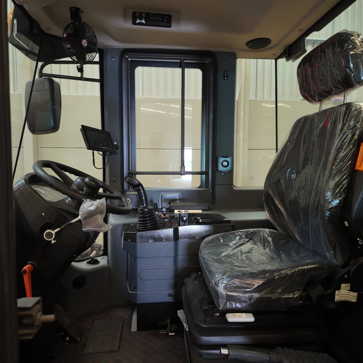 Pá Carregadeira (nova) Marca: TLM Modelo: 956H 4x4 linha Premiun, Ano: 2026, Cabinada de fábrica com ar condicionado. - Imagem 12