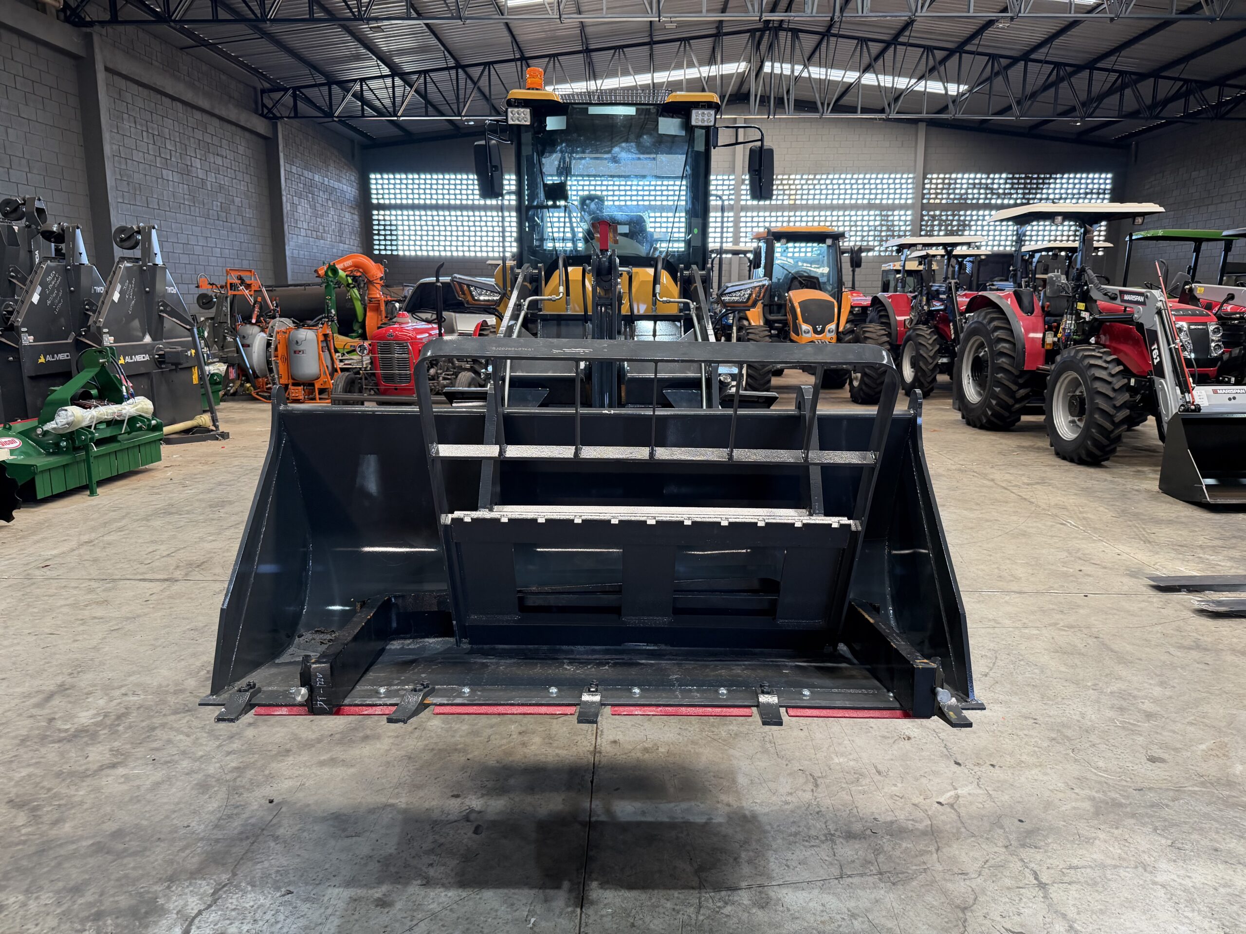 Pá Carregadeira (nova) Marca: TLM Modelo: 928L 4x4 linha Premiun, Ano: 2026, Cabinada de fábrica com ar condicionado - Imagem 20