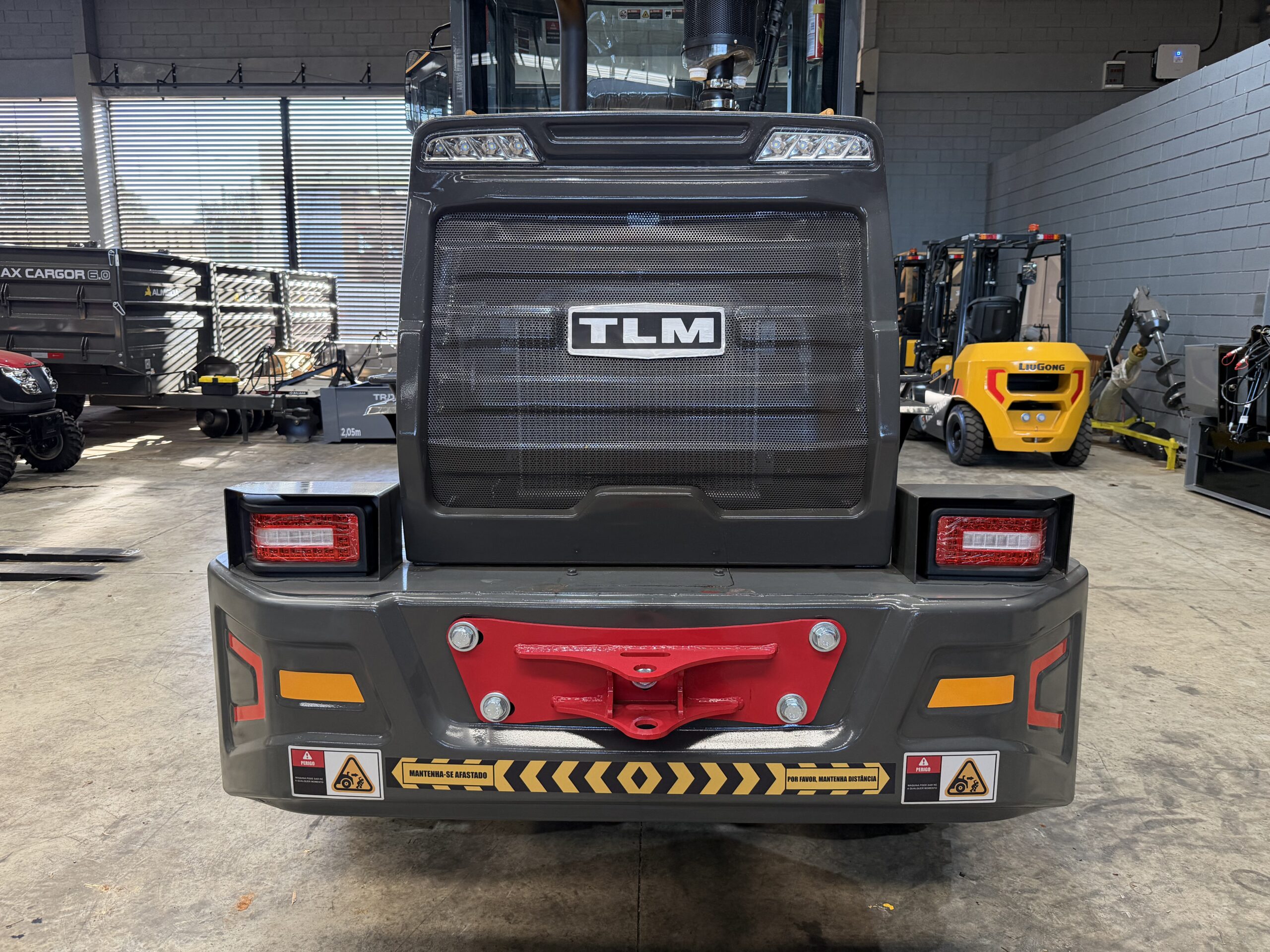 Pá Carregadeira (nova) Marca: TLM Modelo: 928L 4x4 linha Premiun, Ano: 2026, Cabinada de fábrica com ar condicionado - Imagem 35