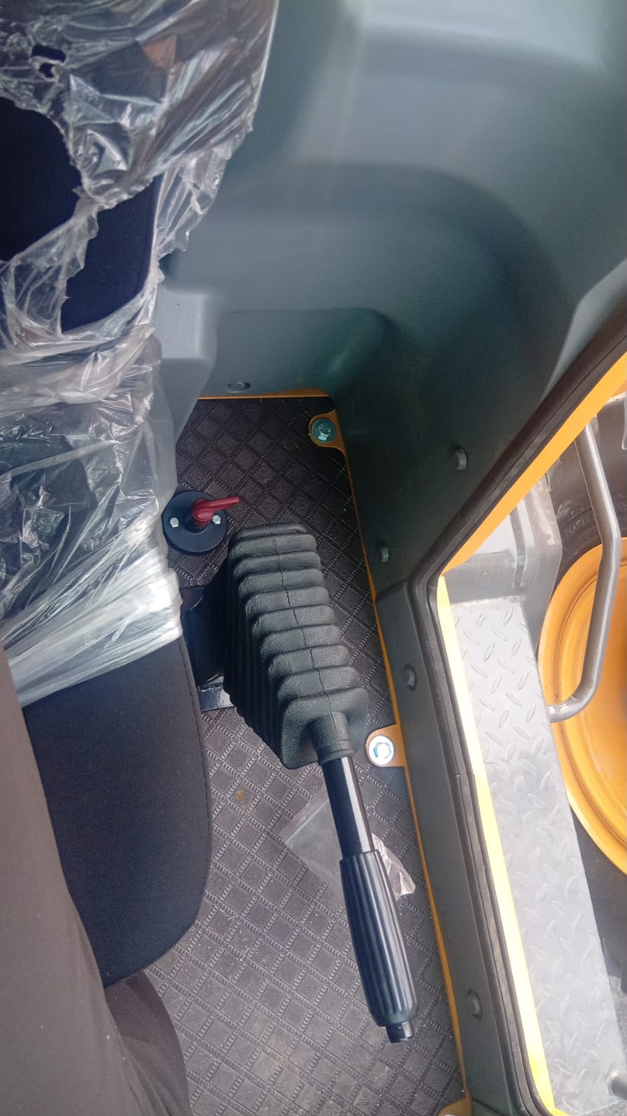 Pá Carregadeira (nova) Marca: TLM Modelo: 938L 4x4 linha Premiun, Ano: 2026, Cabinada de fábrica com ar condicionado - Imagem 14