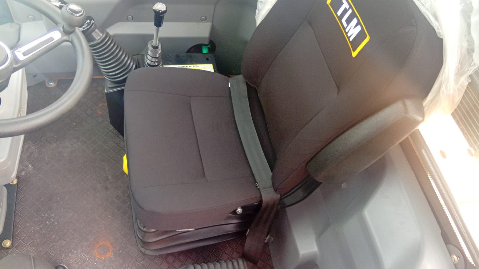 Pá Carregadeira (nova) Marca: TLM Modelo: 938L 4x4 linha Premiun, Ano: 2026, Cabinada de fábrica com ar condicionado - Imagem 15