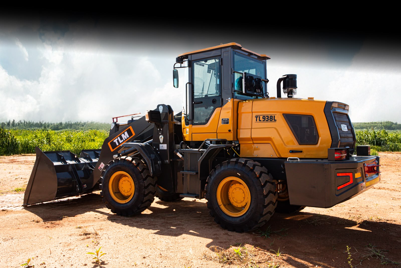 Pá Carregadeira (nova) Marca: TLM Modelo: 938L 4x4 linha Premiun, Ano: 2026, Cabinada de fábrica com ar condicionado - Imagem 4