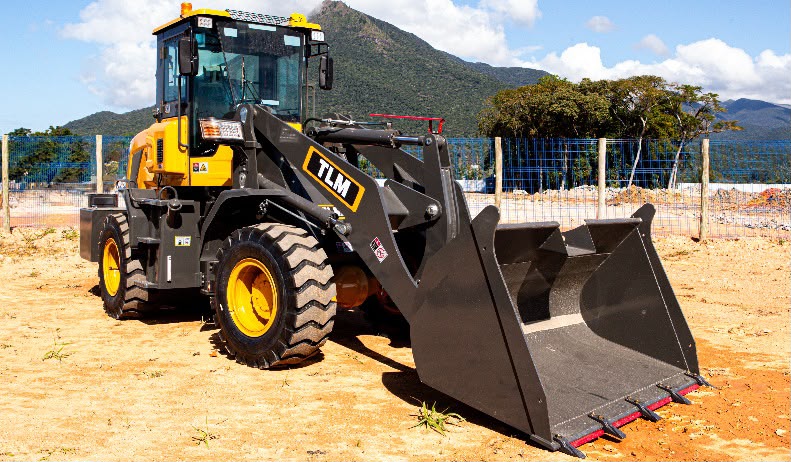 Pá Carregadeira (nova) Marca: TLM Modelo: 938L 4x4 linha Premiun, Ano: 2026, Cabinada de fábrica com ar condicionado - Imagem 6
