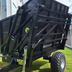 Transbordo de grãos ,café e silagem (novo) Marca: Santa Izabel Modelo: TGSI 4500 com capacidade para 4.5 m cúbicos/4.500 litros e 3.200 KG com pneus de auto flutuação