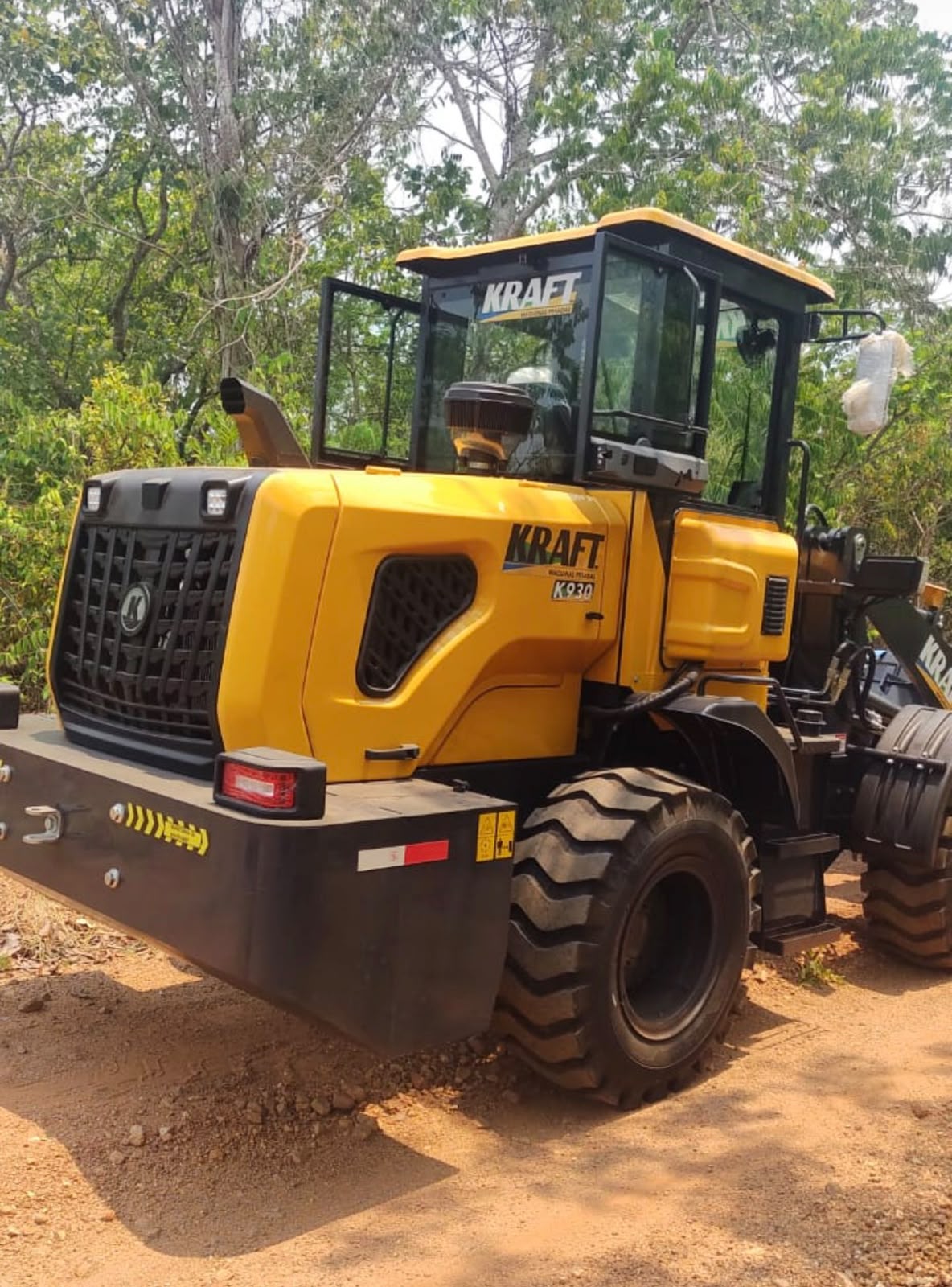 Pá Carregadeira (nova) Marca: KRAFT Modelo: K930 4x4 linha Premiun, Ano: 2026, Cabinada de fábrica com ar condicionado. - Imagem 6