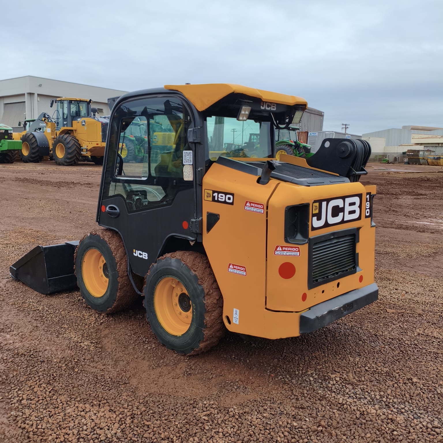 MiniCarregadeira/Bobcat Marca: JCB Modelo: 190 Ano 2020 Cabinada com ar condicionado - Imagem 4