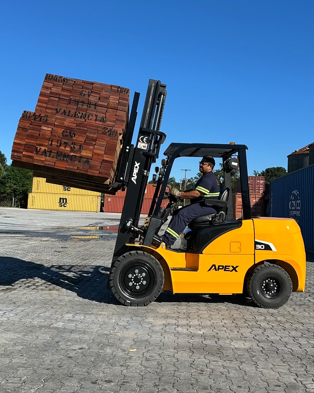 Empilhadeira duplex (nova) , Marca: APEX Modelo: Apex 30D para 3.0 ton ,com torre de 3.50 m e motor a diesel . - Imagem 6