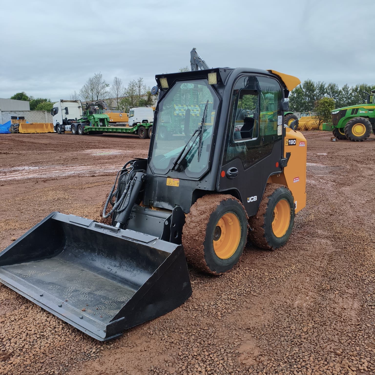 MiniCarregadeira/Bobcat Marca: JCB Modelo: 190 Ano 2020 Cabinada com ar condicionado - Imagem 3
