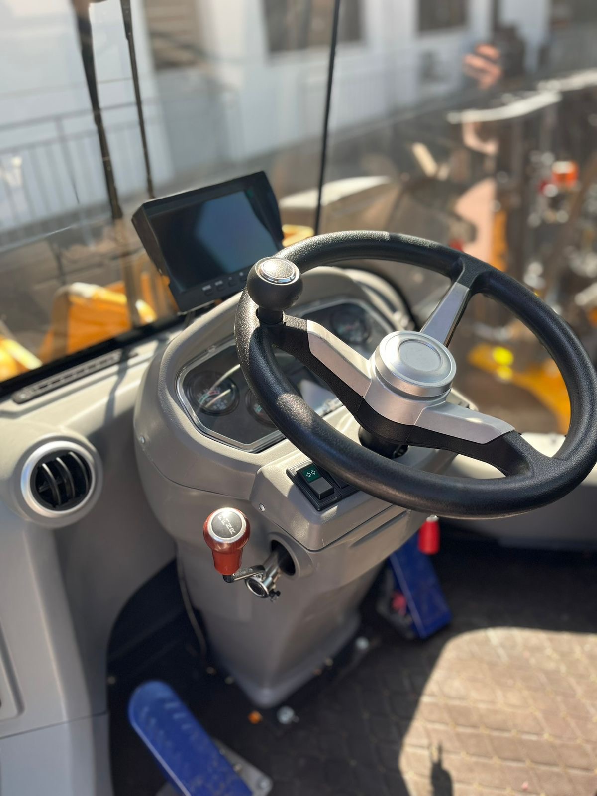 Pá Carregadeira (nova) Marca: RSX Modelo: RS 958 4x4 linha Premiun, Ano: 2026, Cabinada de fábrica com ar condicionado. - Imagem 10