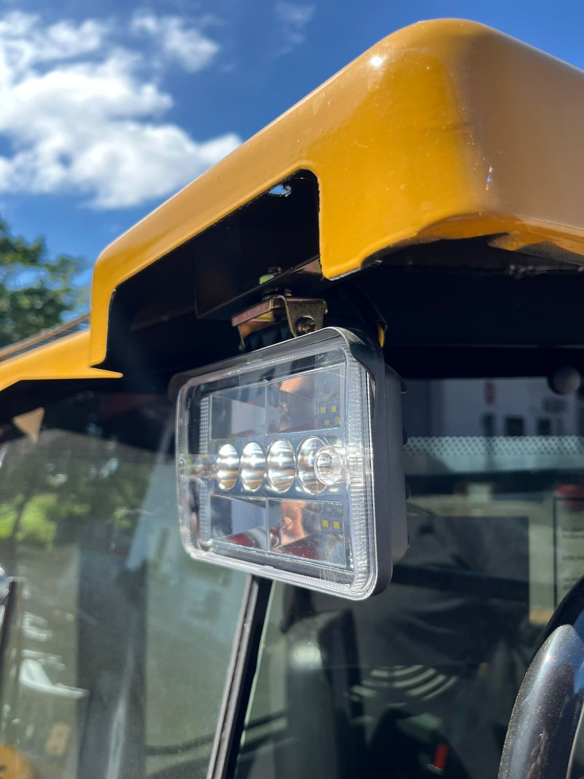 Pá Carregadeira (nova) Marca: RSX Modelo: RS 958 4x4 linha Premiun, Ano: 2026, Cabinada de fábrica com ar condicionado. - Imagem 6