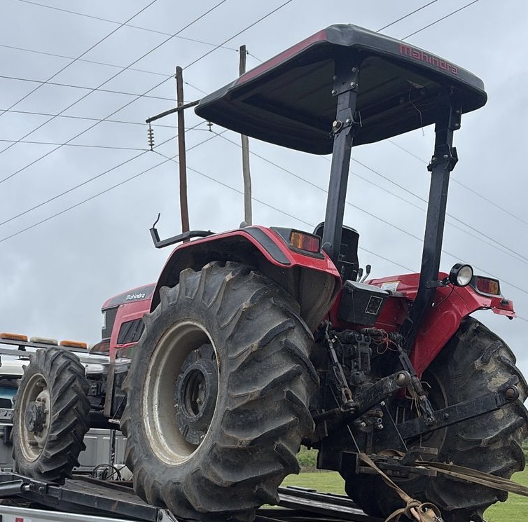 Mahindra 6065 4x4 Ano 2023 com redutor e Reversor apenas 1084 horas - Imagem 7