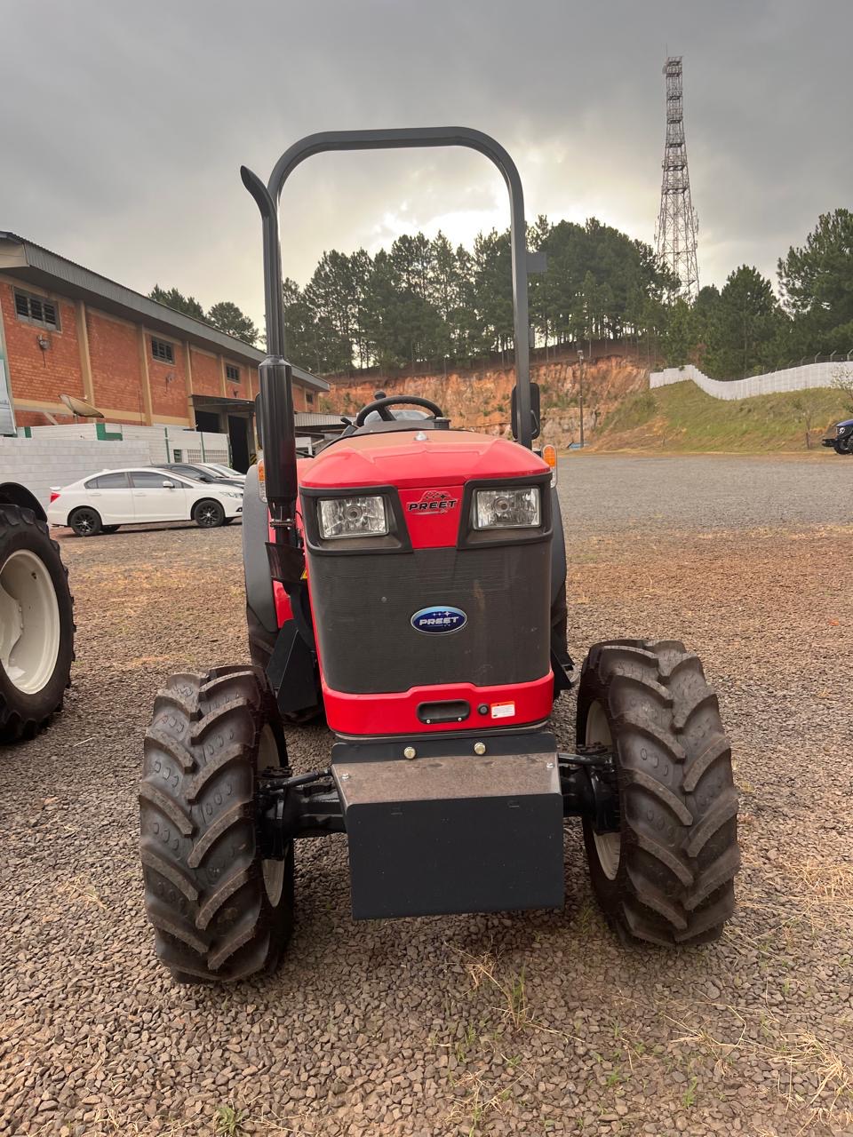 Trator Agrícola novo Marca: PREET Modelo 9049 super/compacto , Cafeeiro, 4x4, com redutor de velocidade e Reversor de marchas. - Imagem 3