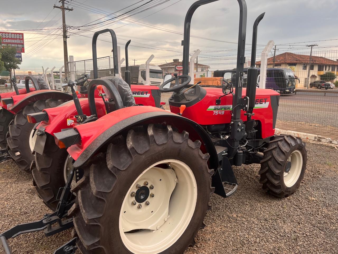 Trator Agrícola novo Marca: PREET Modelo 9049 super/compacto , Cafeeiro, 4x4, com redutor de velocidade e Reversor de marchas. - Imagem 2