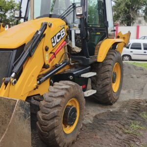 Retroescavadeira JCB Modelo: 3CX 4x4 Ano : 2024 Cabinada com 1189 horas